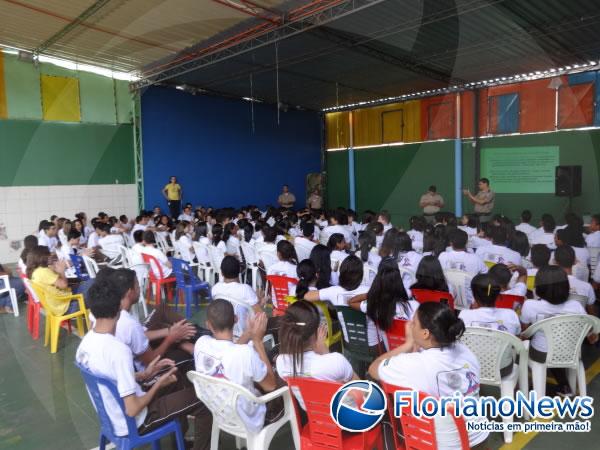 Ronda Cidad&atilde;o proferiu palestra sobre drogas na Escola Pequeno Pr&iacute;ncipe.(Imagem:FlorianoNews)