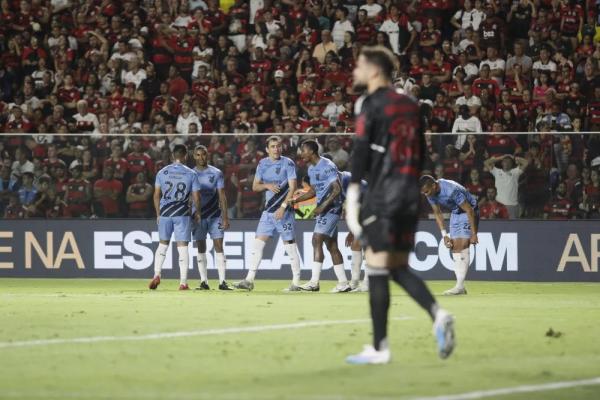 Athletico-PR fez tr&ecirc;s e teve v&aacute;rias chances de gol.(Imagem:Wagner Chal&oacute;)