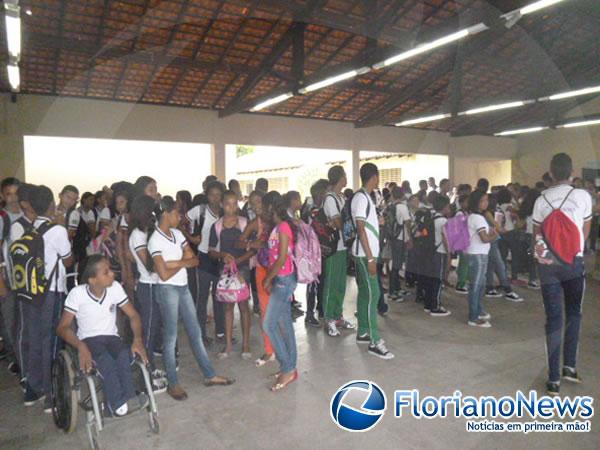 Alunos da rede estadual voltam &agrave;s aulas em Floriano.(Imagem:FlorianoNews)