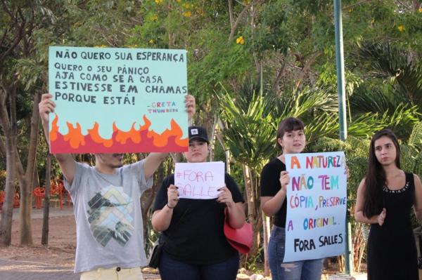 Estudantes protestaram em Teresina contra queimadas na Amaz&ocirc;nia.(Imagem: Gilcilene Ara&uacute;jo/G1 PI)