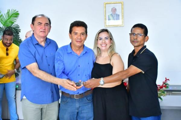  Assist&ecirc;ncia Social de Floriano recebe ve&iacute;culo 0 km para refor&ccedil;o das atividades(Imagem:Secom)