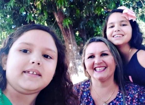 Micheline e as filhas Layla e P&eacute;rola. (Imagem:Divulga&ccedil;&atilde;o)