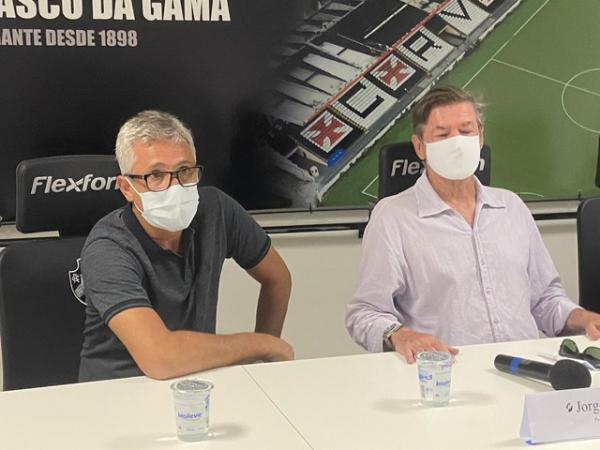 Campello e Salgado na coletiva do presidente eleito em S&atilde;o Janu&aacute;rio.(Imagem: Marcelo Baltar)