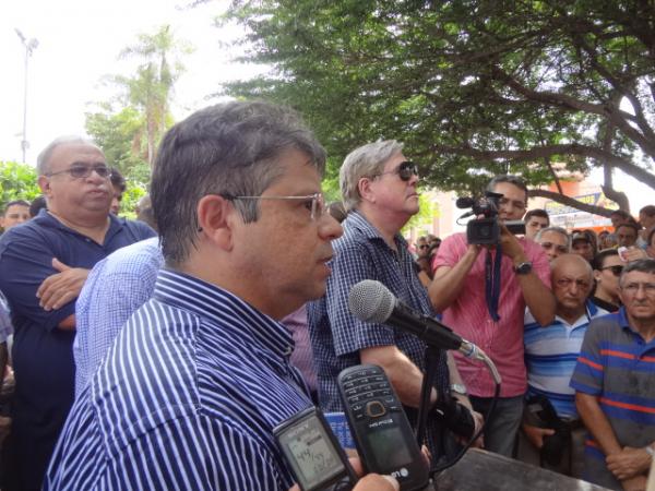 Governador doar&aacute; terras do bairro Cajueiro II.(Imagem:FlorianoNews)
