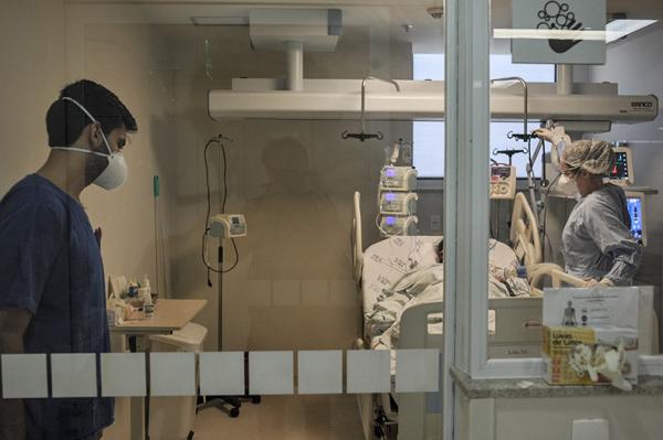Dois hospitais do interior permanecem com 100% dos leitos de UTIs ocupados