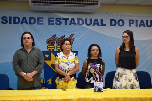 Acad&ecirc;micos da UESPI promovem o I Encontro de Hist&oacute;ria de Floriano e Microregi&atilde;o.(Imagem:Waldemir Miranda)