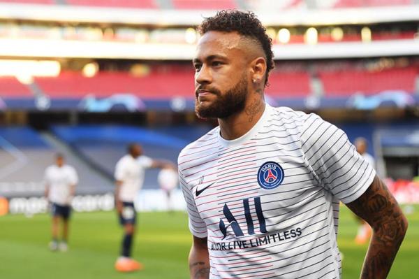 Avião de Neymar faz pouso não programado em Roraima