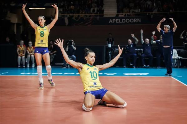 Brasil encara Sérvia em duelo final por título inédito do Mundial