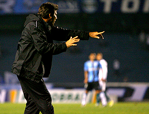 Goiás ignora estreia de Renato Gaúcho, vence o Grêmio e avança
