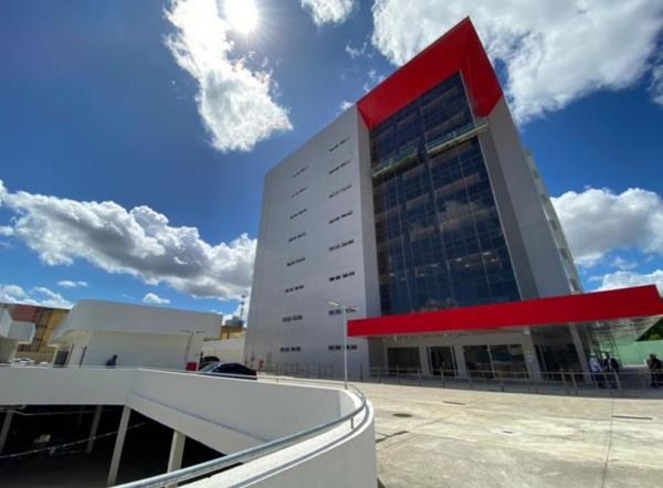 Postagens de médica que acompanhou aborto legal de menina estuprada geram polêmicas