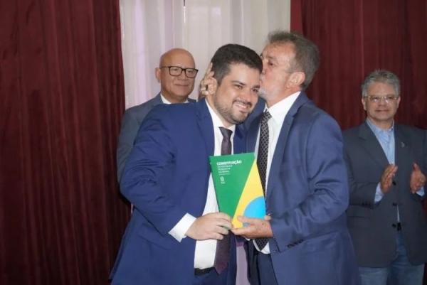 Pai prefeito e filho suplente de deputado ficam inelegíveis por abuso de poder político no Piauí
