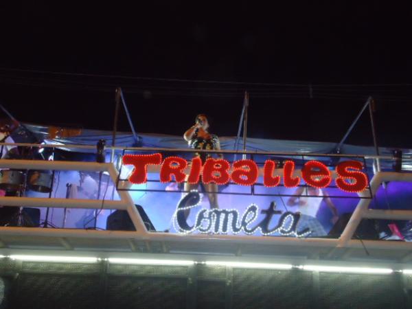Hanna Wanessa fecha com chave de ouro o Carnaval de Floriano