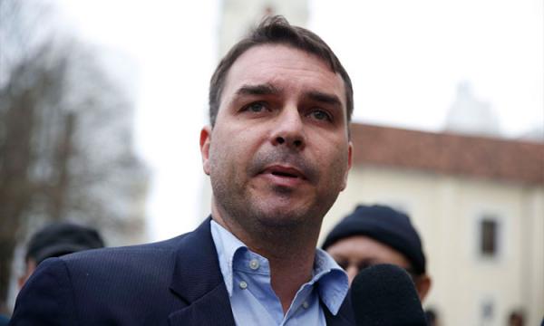 PGR vai apurar se Abin orientou defesa de Flávio Bolsonaro
