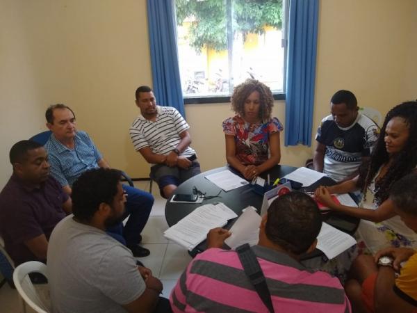 COEF apresenta regras do desfile para as escolas de samba de Floriano