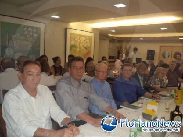 Luiz Gonzaga re&uacute;ne amigos em lan&ccedil;amento de livro em Floriano.(Imagem:FlorianoNews)