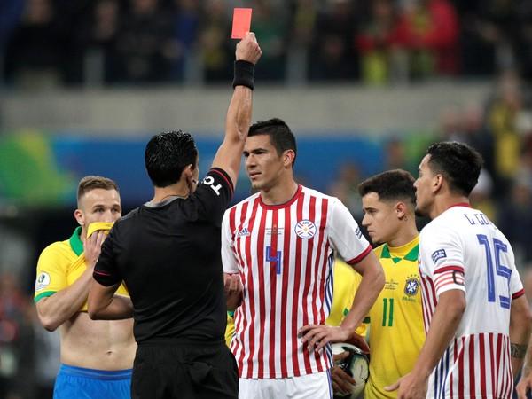 Balbuena revê lance de expulsão contra o Brasil e admite acerto: "Fiquei com muita raiva"