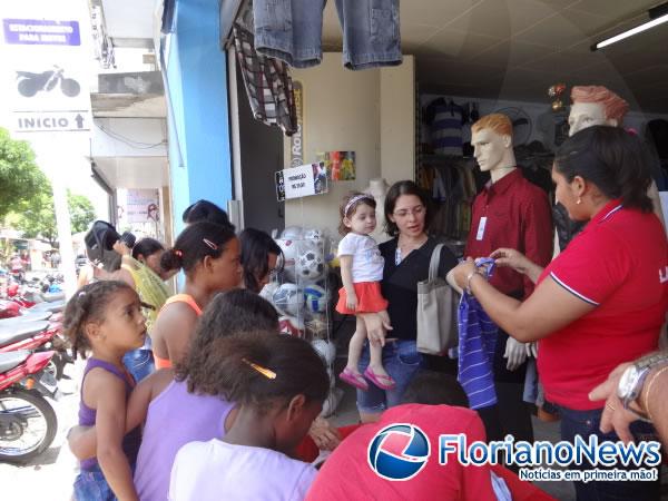 Consumidores aproveitaram o sald&atilde;o de Natal na loja Lar Paraty.(Imagem:FlorianoNews)