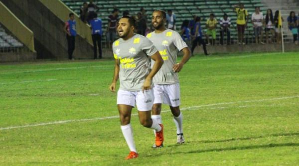 Em jogo com Lucas, do PSG, Tirullipa e Whindersson roubam a cena