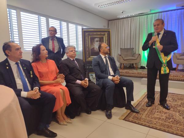 Prefeito Ant&ocirc;nio Reis recebe comenda da Ordem do M&eacute;rito Comercial Marqu&ecirc;s de Paranagu&aacute;.(Imagem:FlorianoNews)