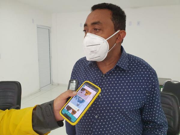 Prefeito Joel recebe denúncias contra empresas