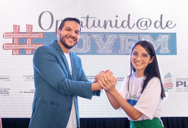 Mais de 3 mil estudantes piauienses recebem bolsas do Oportunidade Jovem via PIX em outubro