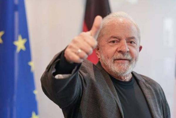 Biografia do ex-presidente Lula põe Lava Jato em segundo plano e revê origem do PT