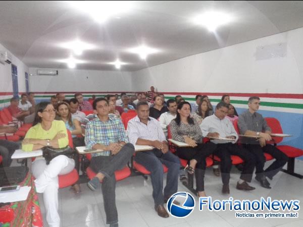 Encontro da Associa&ccedil;&atilde;o dos Munic&iacute;pios do M&eacute;dio Sert&atilde;o Maranhense debate res&iacute;duos s&oacute;lidos.(Imagem:FlorianoNews)