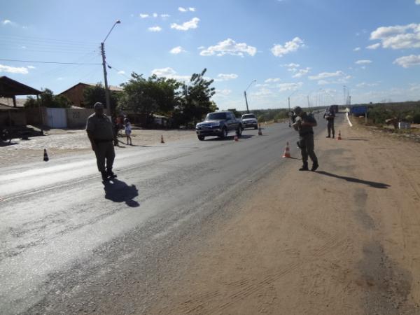Pol&iacute;cia Militar realizou Opera&ccedil;&atilde;o Fronteira Segura em Floriano.(Imagem:FlorianoNews)