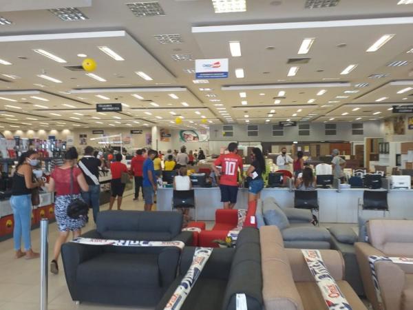 Abertura do com&eacute;rcio em Floriano (8) ? Foto: .(Imagem:Aparecida Santana/TV Clube)