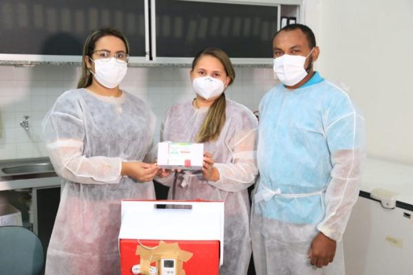Floriano recebe 630 doses da AstraZeneca e reunião vai definir próximos grupos