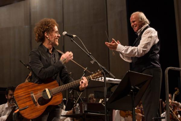 Nando Reis tem exposta grandiosidade da obra em álbum feito com sinfônica sob a batuta de Isaac Kara
