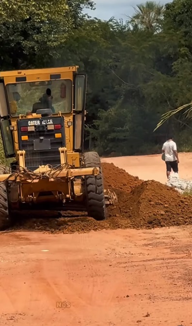Prefeitura de Barão de Grajaú intensifica recuperação de ruas no bairro Rosa Lima