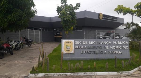 Caso Flávia: quatro pessoas são conduzidas ao DHPP com suspeita de envolvimento no crime