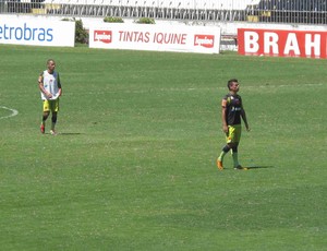 Bernardo se irrita com Chaparro e cria tumulto no treino do Vasco.