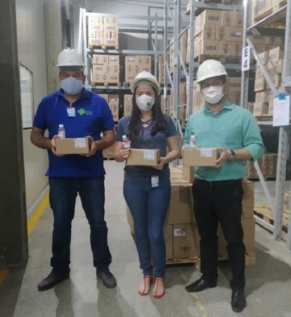 Laborat&oacute;rio Sobral doa dois mil frascos de &aacute;lcool 70% para SMS de Floriano.(Imagem:Secom)