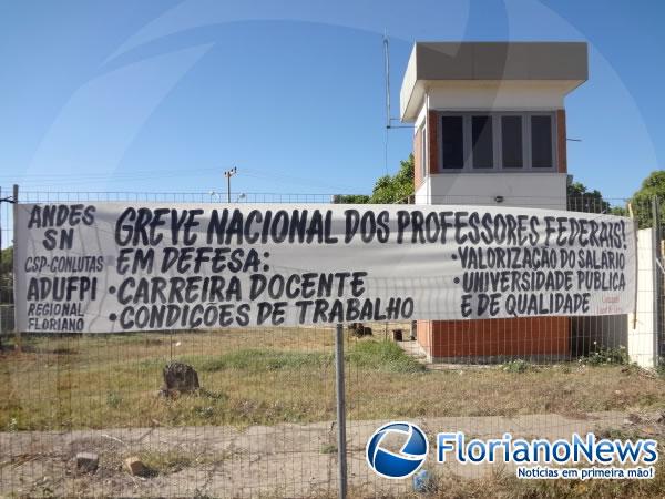 UFPI e IFPI realizam manifesta&ccedil;&atilde;o p&uacute;blica em Floriano.(Imagem:FlorianoNews)