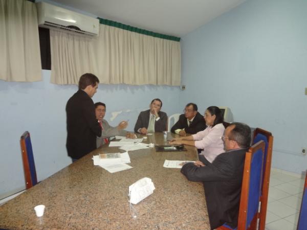 Sess&atilde;o ordin&aacute;ria aprova 18 projetos na C&acirc;mara Municipal de Floriano.(Imagem:FlorianoNews)