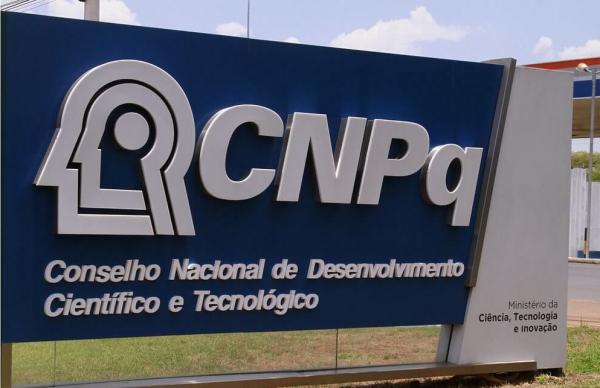 Plataforma que reúne currículos de pesquisadores no Brasil está fora do ar há 4 dias; CNPq afirma qu