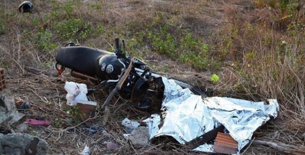 Passageira morreu na hora e motocicleta foi levado em estado grave para o hospital.(Imagem: Blog do Pessoa)