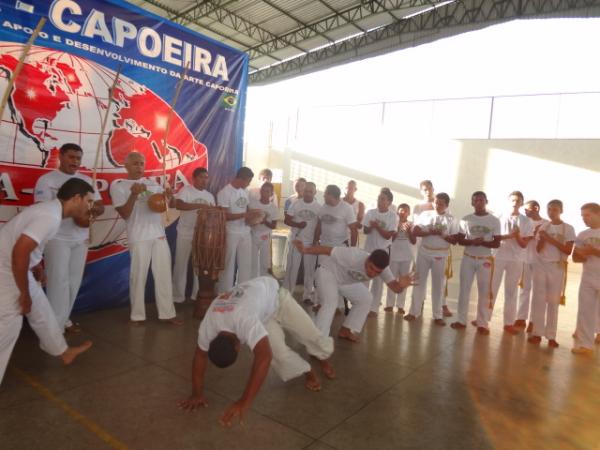 Abad&aacute; Capoeira realizou batismo e troca de cordas em Floriano.(Imagem:FlorianoNews)
