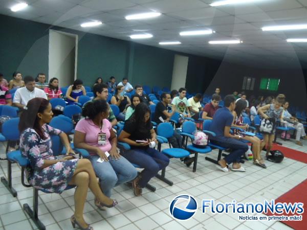 Evento em homenagem aos historiadores &eacute; promovido pelo Centro Acad&ecirc;mico de Historia na UESPI.(Imagem:FlorianoNews)