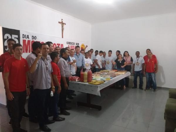  Dia do motorista &eacute; celebrado com homenagens e caf&eacute; da manh&atilde; no Armaz&eacute;m Para&iacute;ba.(Imagem:FlorianoNews)