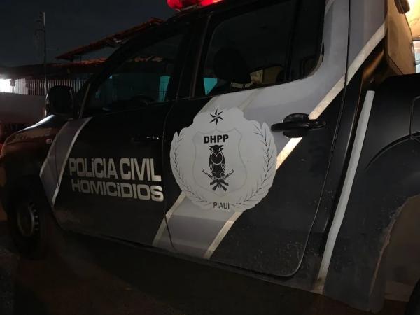 Homem é assassinado e mulher é baleada na Zona Leste de Teresina