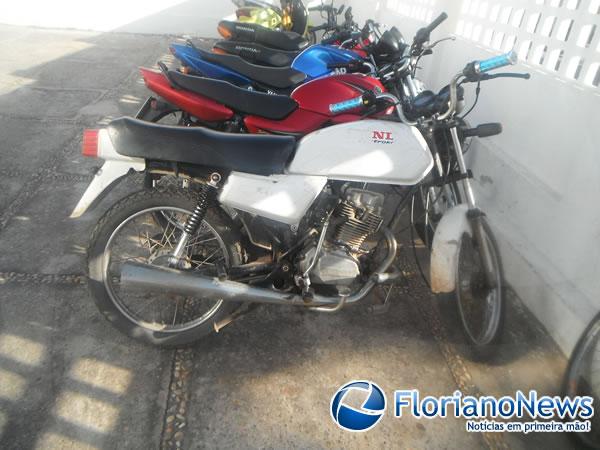 PM apreende moto suspeita de ser produto de furto em Floriano.(Imagem:FlorianoNews)