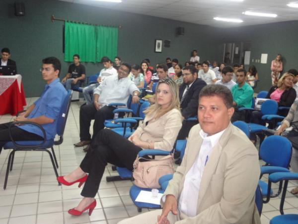 Acad&ecirc;micos de Direito da UESPI realizaram j&uacute;ri simulado.(Imagem:FlorianoNews)