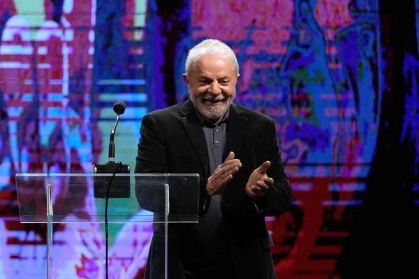  Lula discursou em SP ap&oacute;s resultado do 1&ordm; turno.(Imagem:Andre Penner/AP )