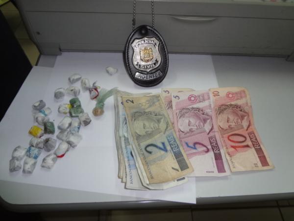 Menor &eacute; apreendido com 28 trouxas de drogas em Floriano.(Imagem:FlorianoNews)