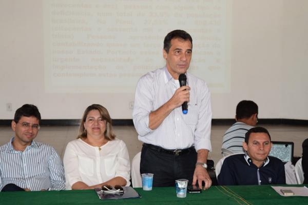 Floriano sedia a II Confer&ecirc;ncia Regional dos Direitos da Pessoa com Defici&ecirc;ncia.(Imagem:Secom)