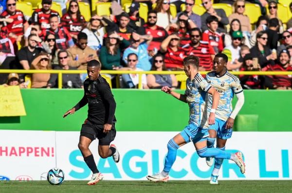 De la Cruz estreia pelo Flamengo contra o Philadelphia.(Imagem:Marcelo C&ocirc;rtes/Flamengo)