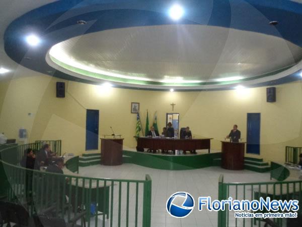 Apresenta&ccedil;&atilde;o de Projetos e Requerimentos marcaram Sess&atilde;o Ordin&aacute;ria na C&acirc;mara de Floriano.(Imagem:FlorianoNews)
